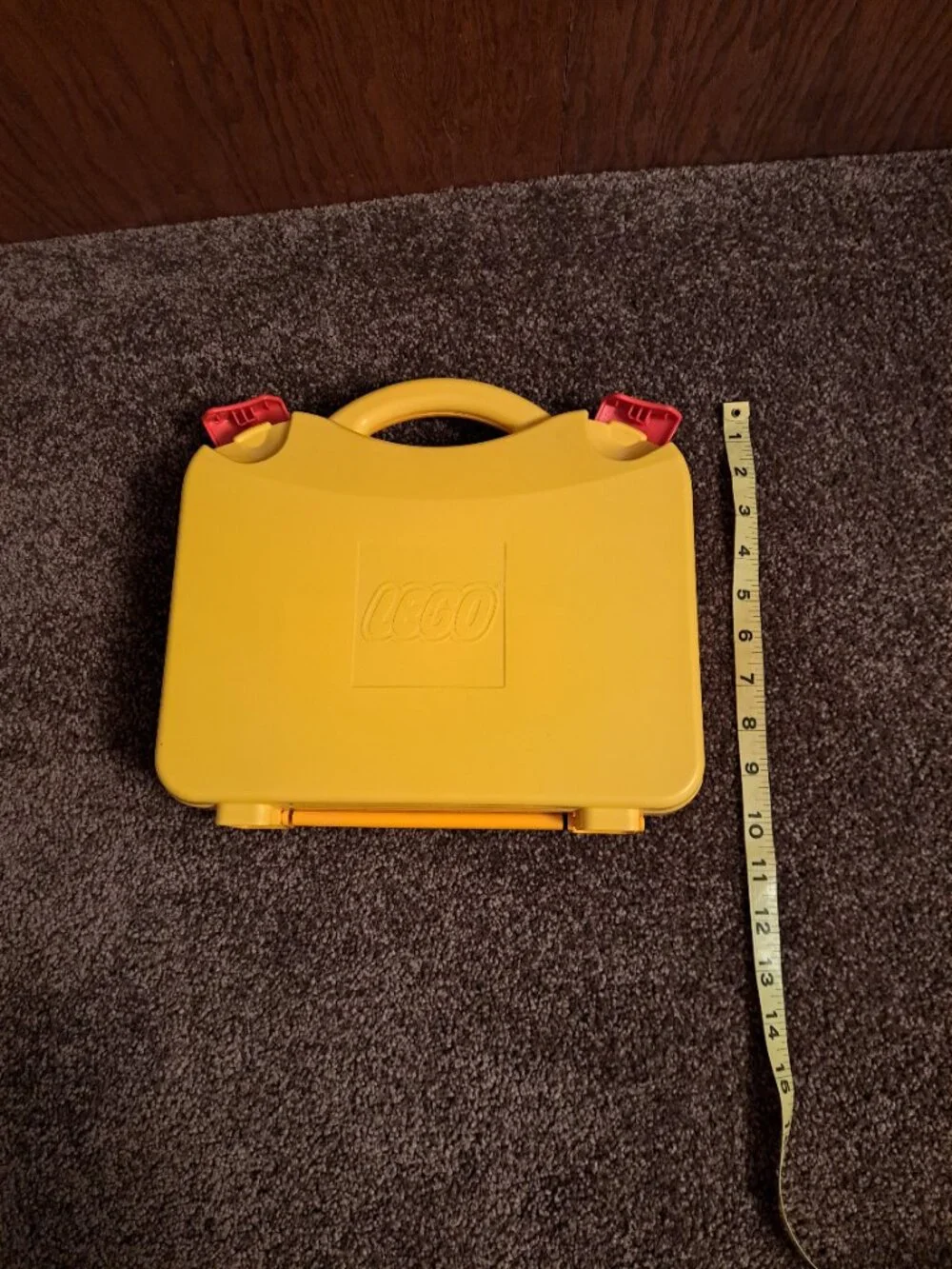2018 LEGO Classic Creative Suitcase (10713) filled with an assortment of Legos